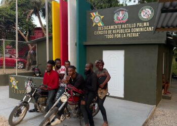Patrullas del Ejército interceptan a 37 migrantes indocumentados en tres provincias fronterizas