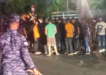 Bombas lagrimógenas: Tensión en la Fernández Domínguez por apagones en Cayenas y Residencial Amalia