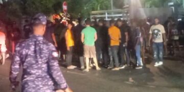 Bombas lagrimógenas: Tensión en la Fernández Domínguez por apagones en Cayenas y Residencial Amalia