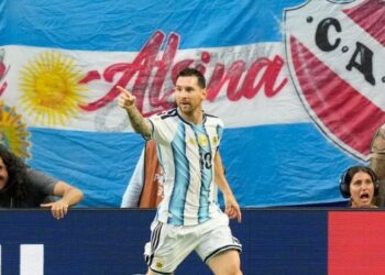 Lionel Messi celebra tras marcar un gol para Argentina en el partido contra Cabo Verde en los 16vos de final del Mundial, el viernes 3 de julio de 2026, en Miami Gardens, Florida. (AP Foto/Rebecca Blackwell)Rebecca Blackwell