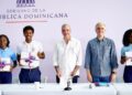 Presidente Abinader escucha inquietudes de estudiantes de Samaná