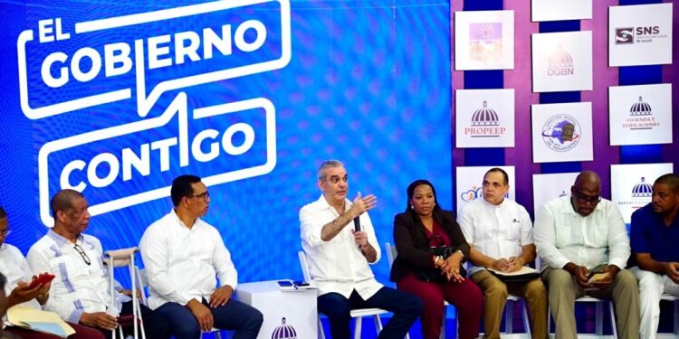 Abinader prioriza soluciones al agua potable en Samaná
