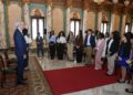 Abinader recibe a estudiantes de origen dominicano destacados en el extranjero