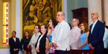 Luis Abinader realiza misa