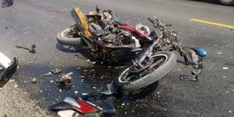 Un muerto y dos heridos en accidente entre motocicleta y autobús en Higüey