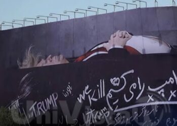 «Matamos a Trump»: Irán pinta mural del presidente estadounidense en un ataúd en su plaza principal