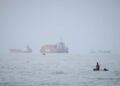 EEUU e Irán intercambian ataques mientras se desvanecen esperanzas de una salida rápida al conflicto