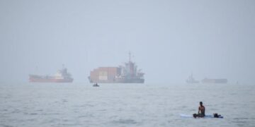 EEUU e Irán intercambian ataques mientras se desvanecen esperanzas de una salida rápida al conflicto