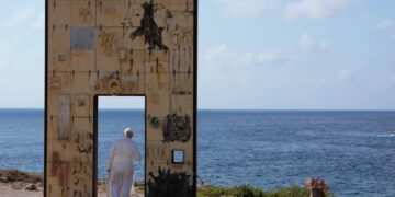 El papa León visita Lampedusa y reza por los migrantes muertos