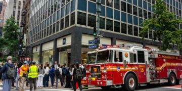 Rascacielos en Manhattan será estabilizado tras doblarse sus columnas, provocando desalojos