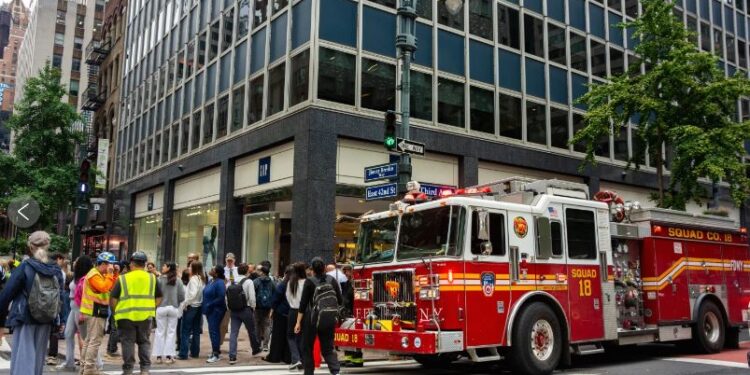 Rascacielos en Manhattan será estabilizado tras doblarse sus columnas, provocando desalojos