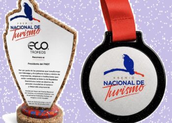 Premio Nacional de Turismo, pionero en el uso de reconocimientos elaborados con sargazo