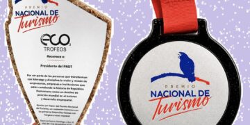 Premio Nacional de Turismo, pionero en el uso de reconocimientos elaborados con sargazo