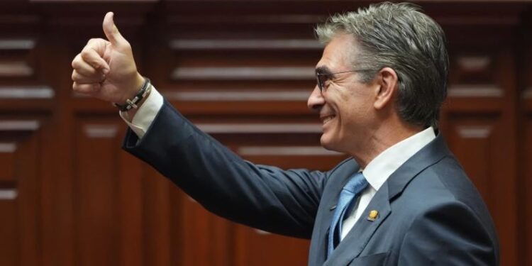 Bolivia acuerda con FMI crédito por 1.900 millones de dólares para apoyar reformas económicas de Paz