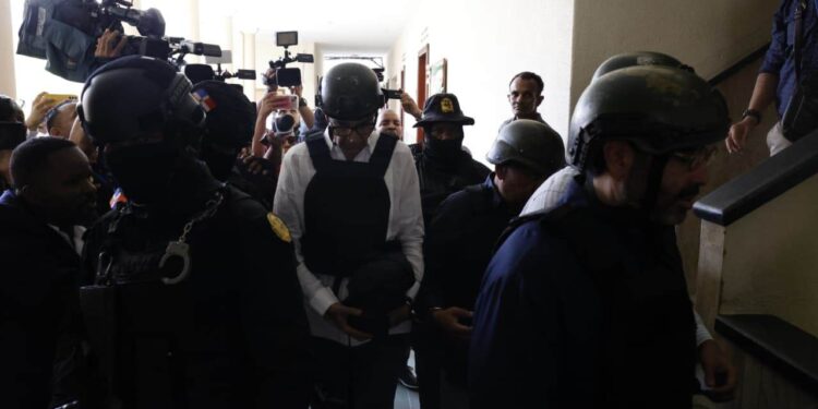 Aplazan revisión de coerción en caso SNS; Santiago Hazim y demás imputados seguirán en prisión