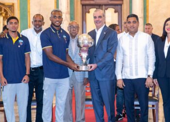 Presidente Abinader recibe en el Palacio Nacional al Salcedo Fútbol Club