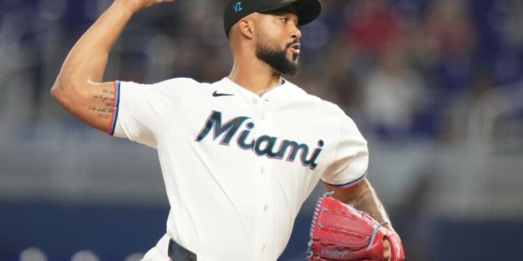 Alcántara lanza 7 sólidas entradas, Stowers pega jonrón y Marlins superan 1-0 a Filis