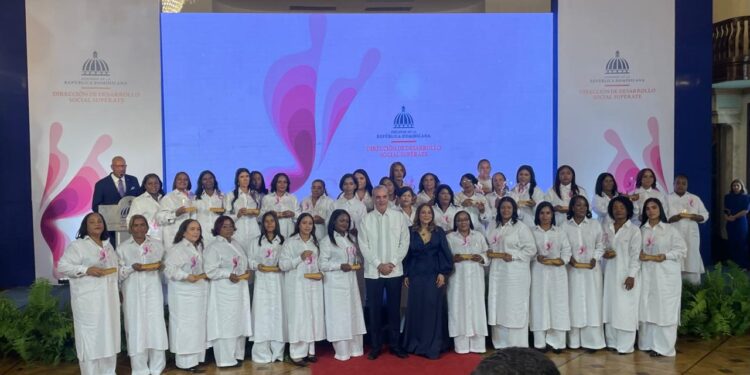 Supérate reconoce a 35 emprendedoras y destaca el emprendimiento femenino como motor para superar la pobreza