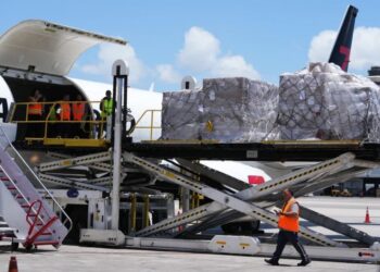 EEUU envía comida a cubanos mientras sigue presionando al gobierno de la isla