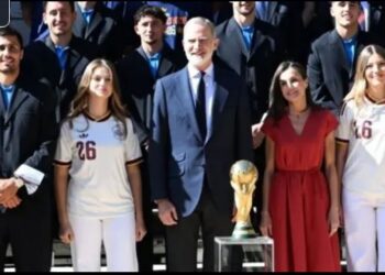 La Familia Real y Pedro Sánchez reciben a los campeones del mundo en Madrid