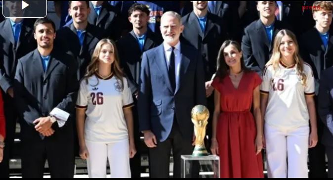 La Familia Real y Pedro Sánchez reciben a los campeones del mundo en Madrid