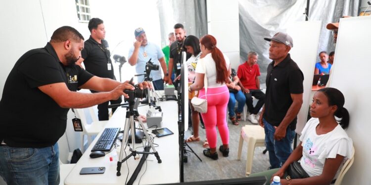 JCE beneficia a más de 1,100 personas en jornada de cedulación en Pedro Corto
