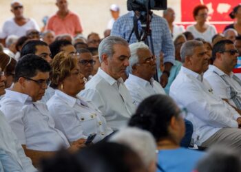 Abinader entrega 1,000 títulos de propiedad en Los Frailes de Santo Domingo Este