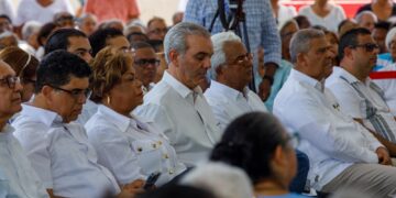 Abinader entrega 1,000 títulos de propiedad en Los Frailes de Santo Domingo Este