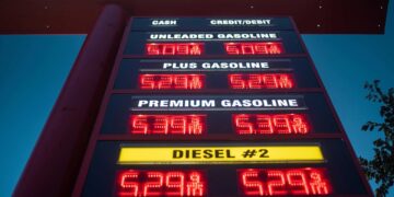 Gobierno baja precios de los combustibles para la primera semana de julio