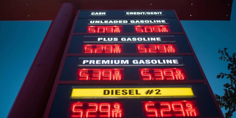 Gobierno baja precios de los combustibles para la primera semana de julio