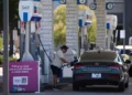 El petróleo de Texas sube un 6,6 %, hasta 84 dólares, tras avanzar Trump que atacará Irán