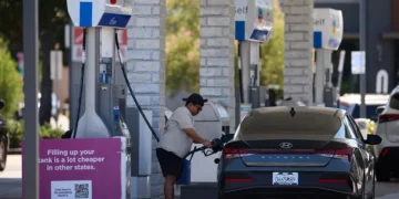 El petróleo de Texas sube un 6,6 %, hasta 84 dólares, tras avanzar Trump que atacará Irán