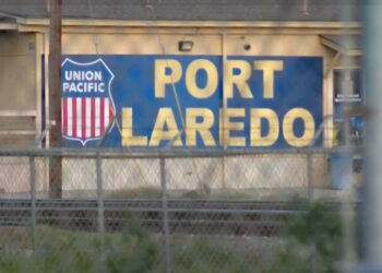 Acusan a 11 por muertes de 7 migrantes en contenedor ferroviario de carga en Texas