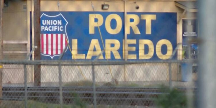 Acusan a 11 por muertes de 7 migrantes en contenedor ferroviario de carga en Texas