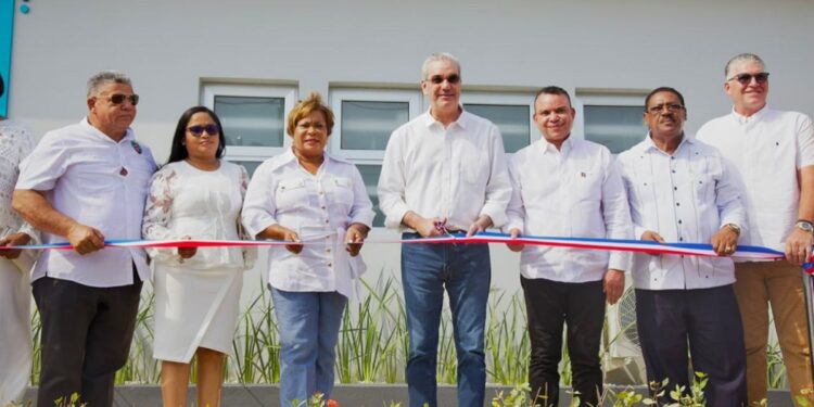 Presidente Abinader inaugura Hospital Hacienda Estrella renovado