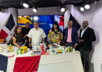 Víctor Pavón entrega donación al Grupo de Medios del Norte para damnificados de Venezuela