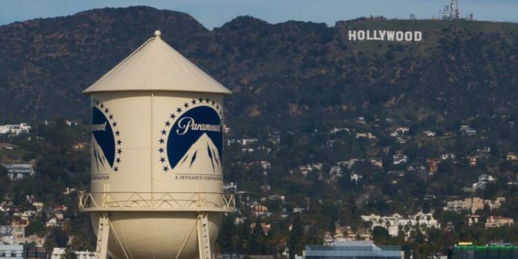Juez dictaminó que Paramount y Warner deben detener la fusión durante al menos dos semanas