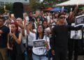Al tiempo que termina rescate tras sismos, venezolanos se quedan solos para recuperar a sus muertos