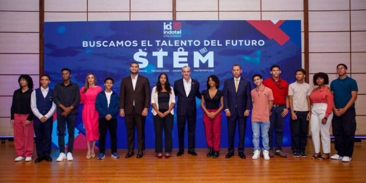 Abinader premia a más de 170 estudiantes de tecnología del concurso “Buscamos el Talento del Futuro”