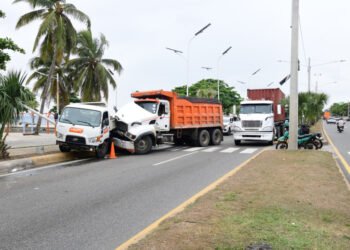 Una prohibición ignorada por años la circulación de vehículos pesados por el malecón