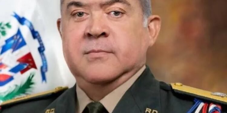 Luis Abinader remueve mandos militares, designa nuevos jefes y dispone retiros y ascensos