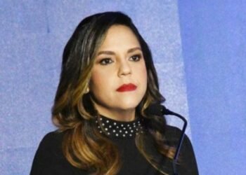 Decretos Julia Múñiz presidirá Consejo de APORDOM y Francisco Campos será su director