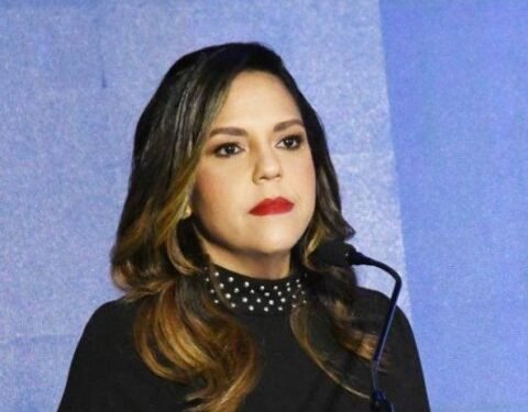 Decretos Julia Múñiz presidirá Consejo de APORDOM y Francisco Campos será su director