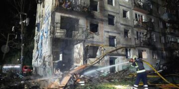 Ataque ruso con misiles balísticos y drones contra capital ucraniana deja al menos 9 muertos