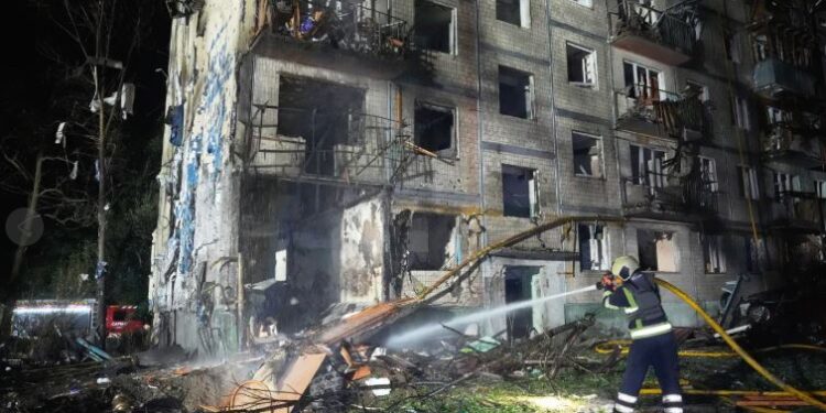 Ataque ruso con misiles balísticos y drones contra capital ucraniana deja al menos 9 muertos