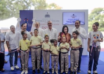 Abinader inaugura techado Centro Educacional Santo Cura de Ars (Cescar) en Capotillo