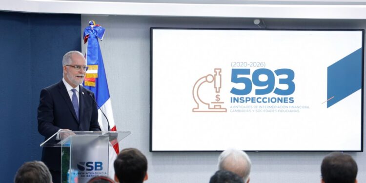 Alejandro Fernández renuncia tras destacar avances en supervisión e inclusión financiera