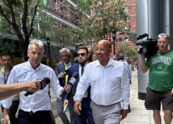 Alcalde de Lawrence obtiene libertad bajo condiciones, tras acusarlo de fraude