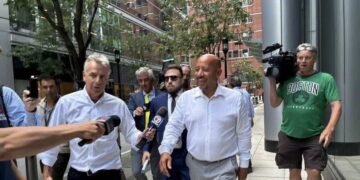 Alcalde de Lawrence obtiene libertad bajo condiciones, tras acusarlo de fraude