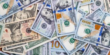 Dólar baja nueve centavos y se vende a RD$58.53 este martes en RD
